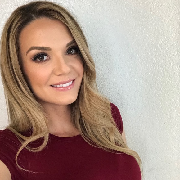 Meet your Posher, Mandi - Picture 1 of 4